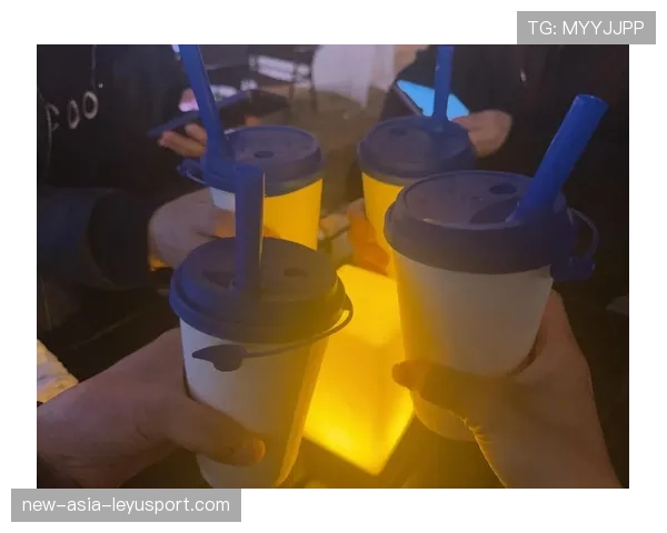 🍻举杯狂欢！属于足球狗的浪漫，就是和懂你的人一起熬夜